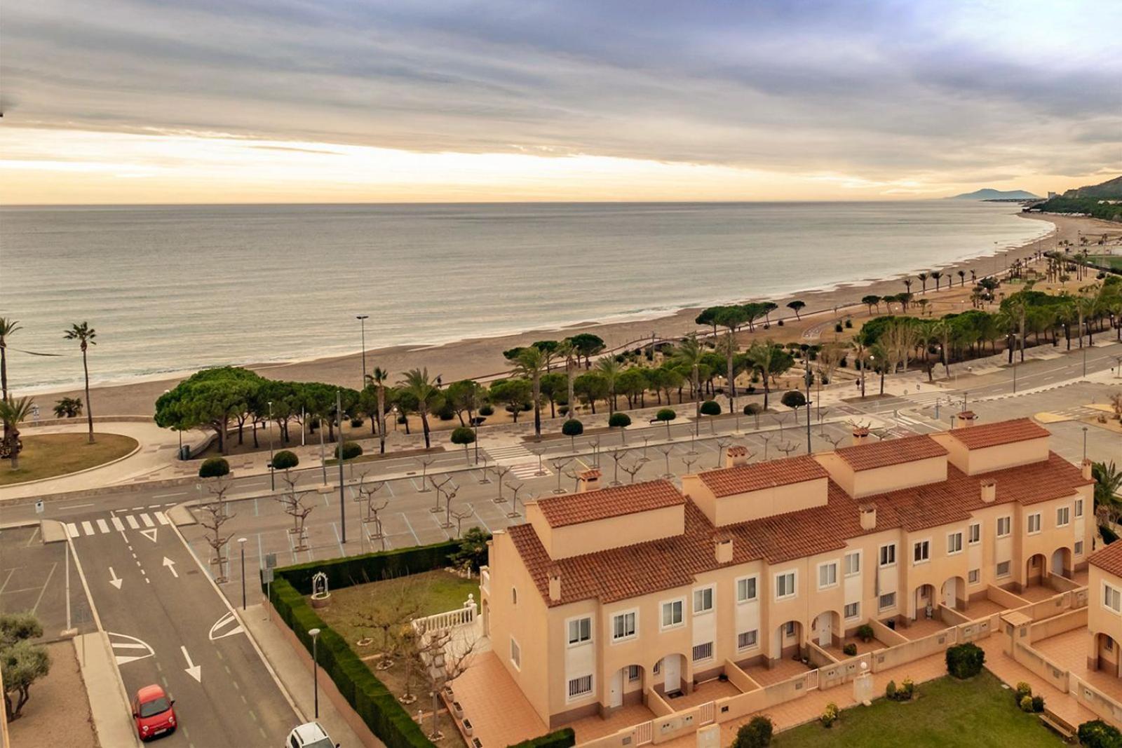 Apartamento Con Terraza, Vistas Playa Y Montana โอสปิตาเล็ต เด ลินฟันต์ ภายนอก รูปภาพ