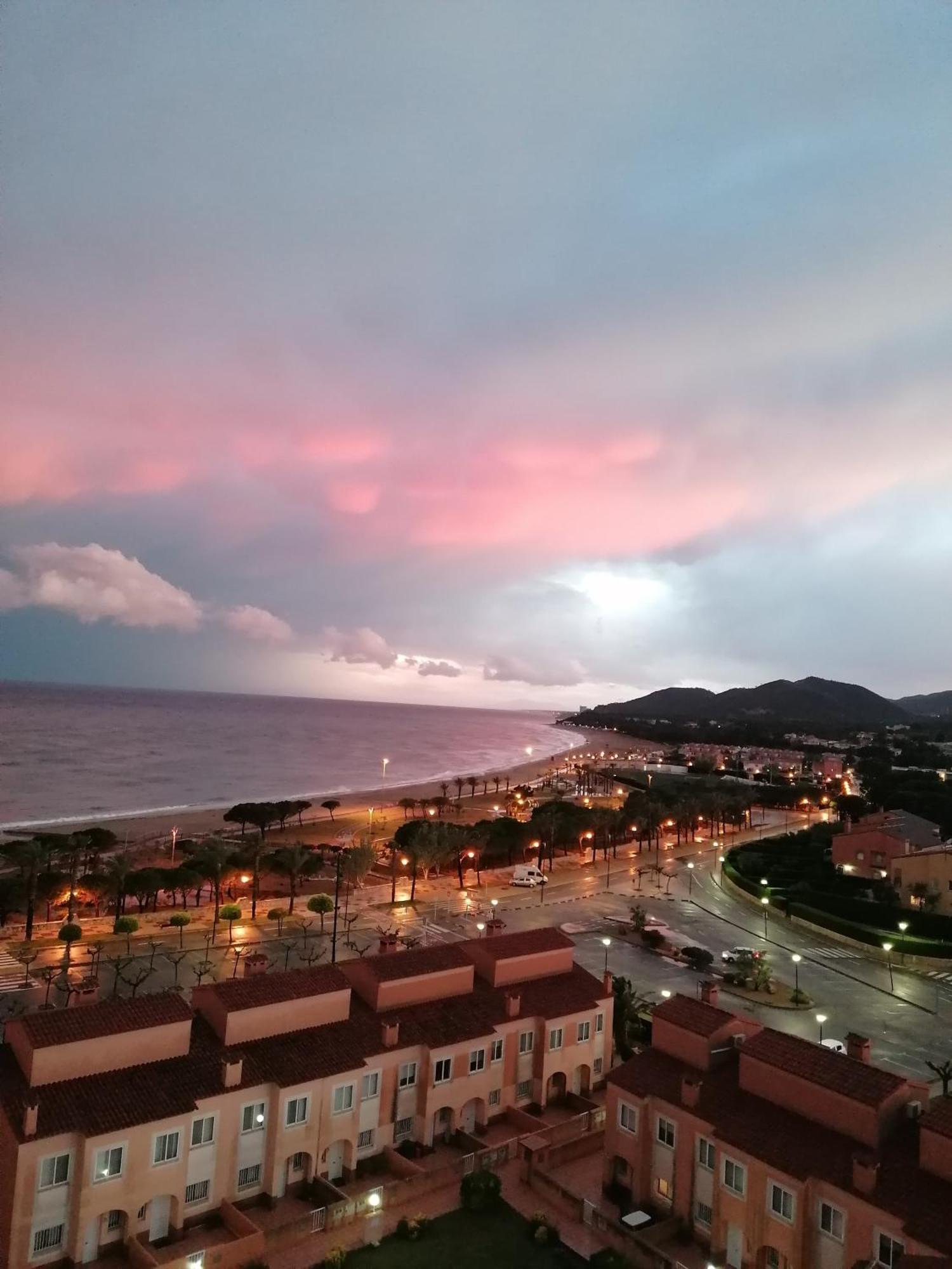 Apartamento Con Terraza, Vistas Playa Y Montana โอสปิตาเล็ต เด ลินฟันต์ ภายนอก รูปภาพ