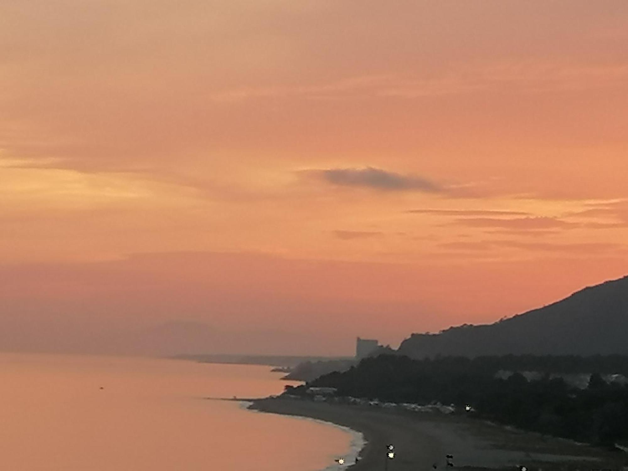 Apartamento Con Terraza, Vistas Playa Y Montana โอสปิตาเล็ต เด ลินฟันต์ ภายนอก รูปภาพ