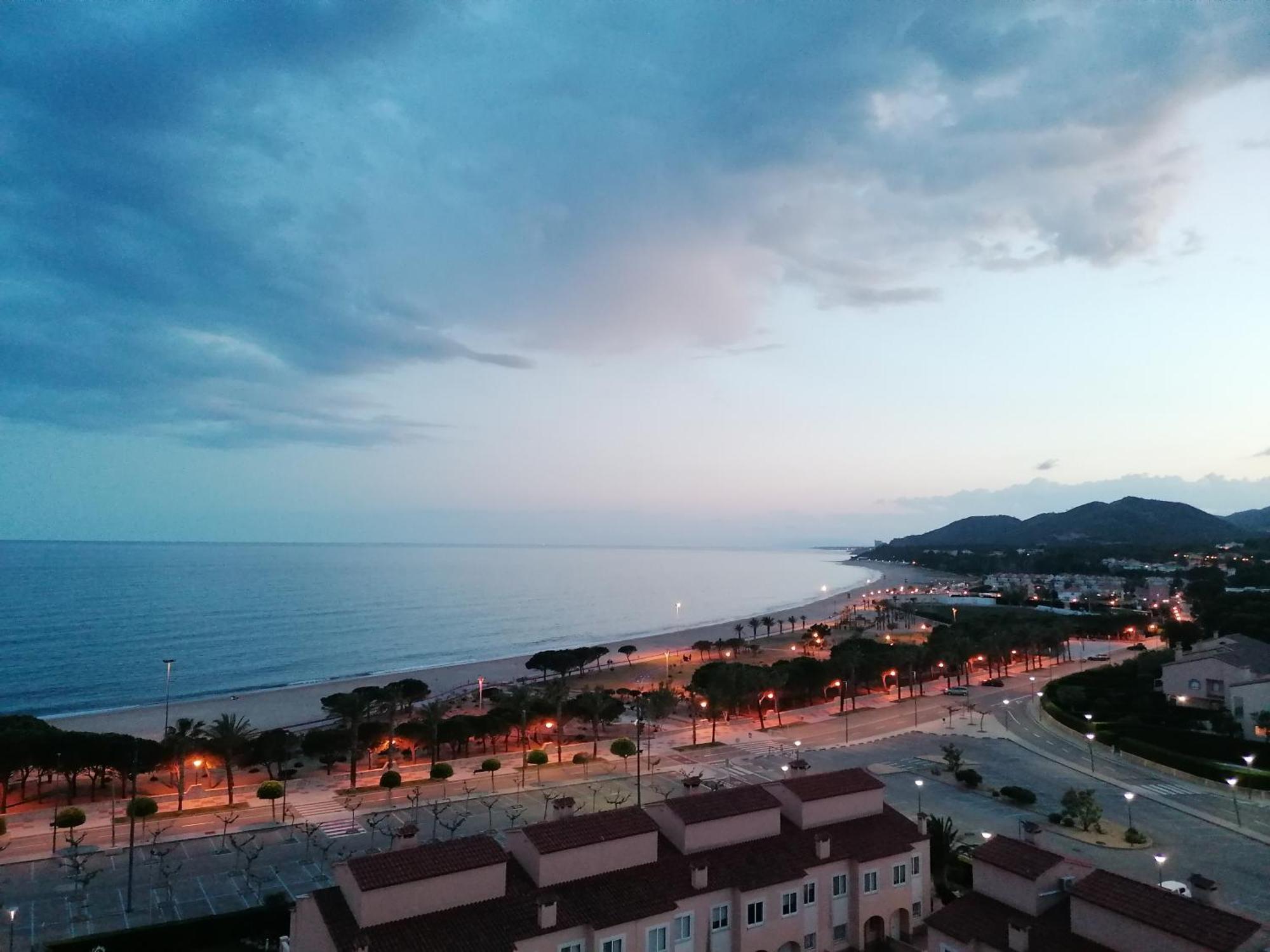Apartamento Con Terraza, Vistas Playa Y Montana โอสปิตาเล็ต เด ลินฟันต์ ภายนอก รูปภาพ