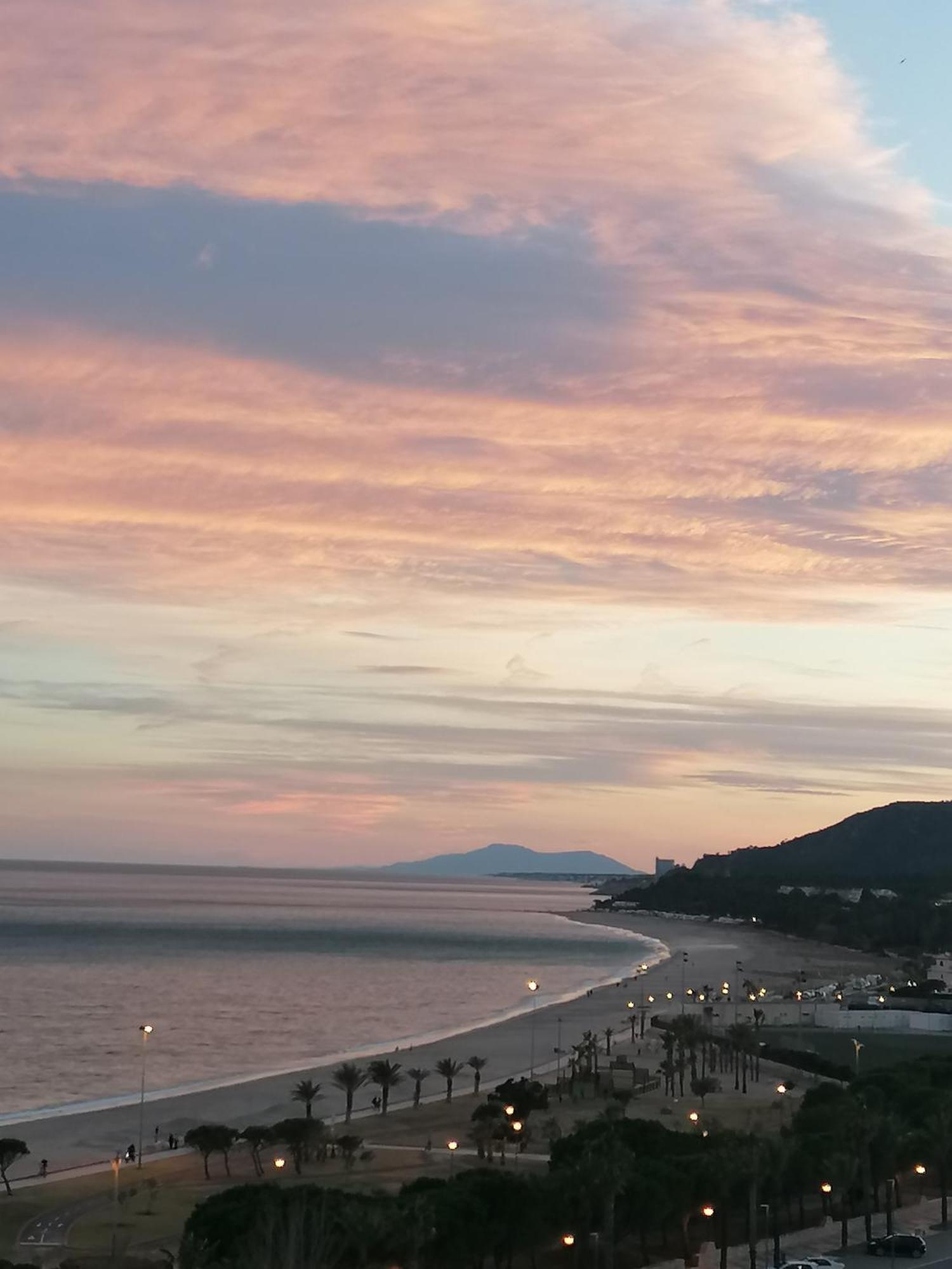 Apartamento Con Terraza, Vistas Playa Y Montana โอสปิตาเล็ต เด ลินฟันต์ ภายนอก รูปภาพ