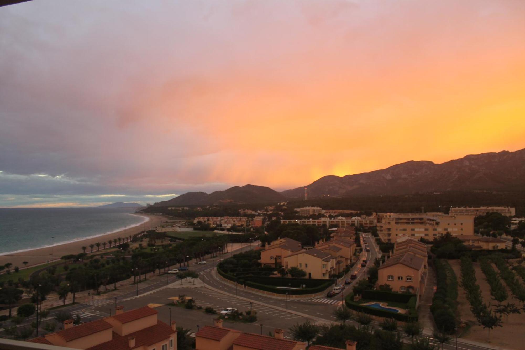 Apartamento Con Terraza, Vistas Playa Y Montana โอสปิตาเล็ต เด ลินฟันต์ ภายนอก รูปภาพ