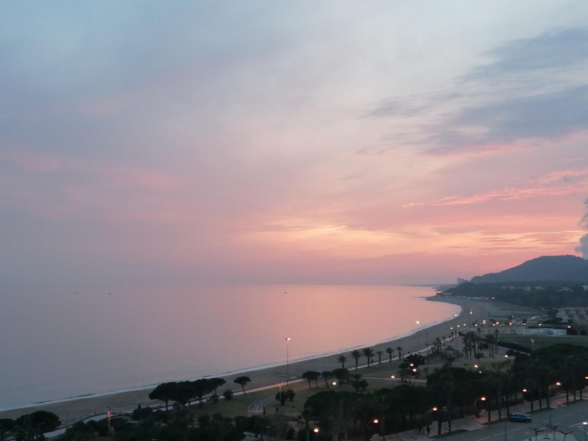 Apartamento Con Terraza, Vistas Playa Y Montana โอสปิตาเล็ต เด ลินฟันต์ ภายนอก รูปภาพ