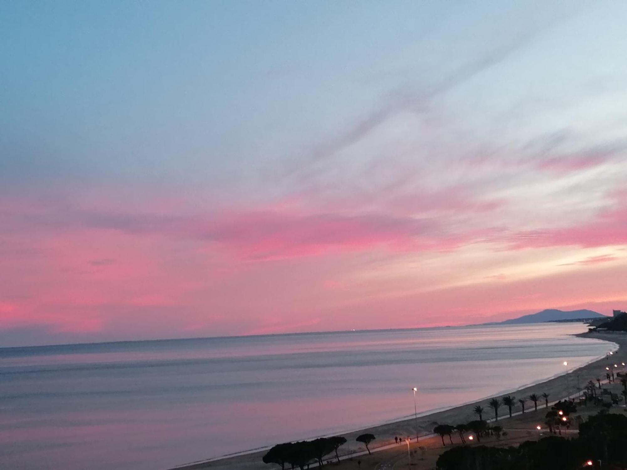 Apartamento Con Terraza, Vistas Playa Y Montana โอสปิตาเล็ต เด ลินฟันต์ ภายนอก รูปภาพ