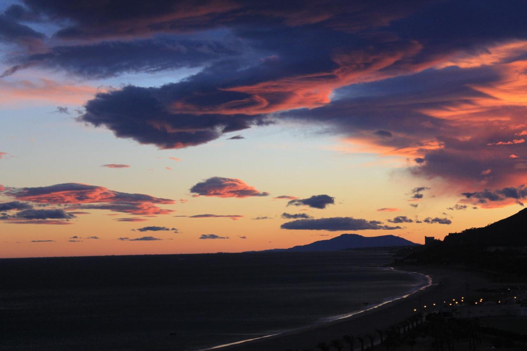 Apartamento Con Terraza, Vistas Playa Y Montana โอสปิตาเล็ต เด ลินฟันต์ ภายนอก รูปภาพ