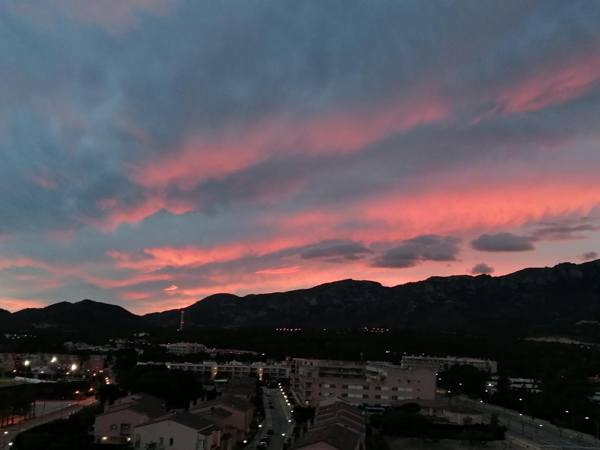 Apartamento Con Terraza, Vistas Playa Y Montana โอสปิตาเล็ต เด ลินฟันต์ ภายนอก รูปภาพ