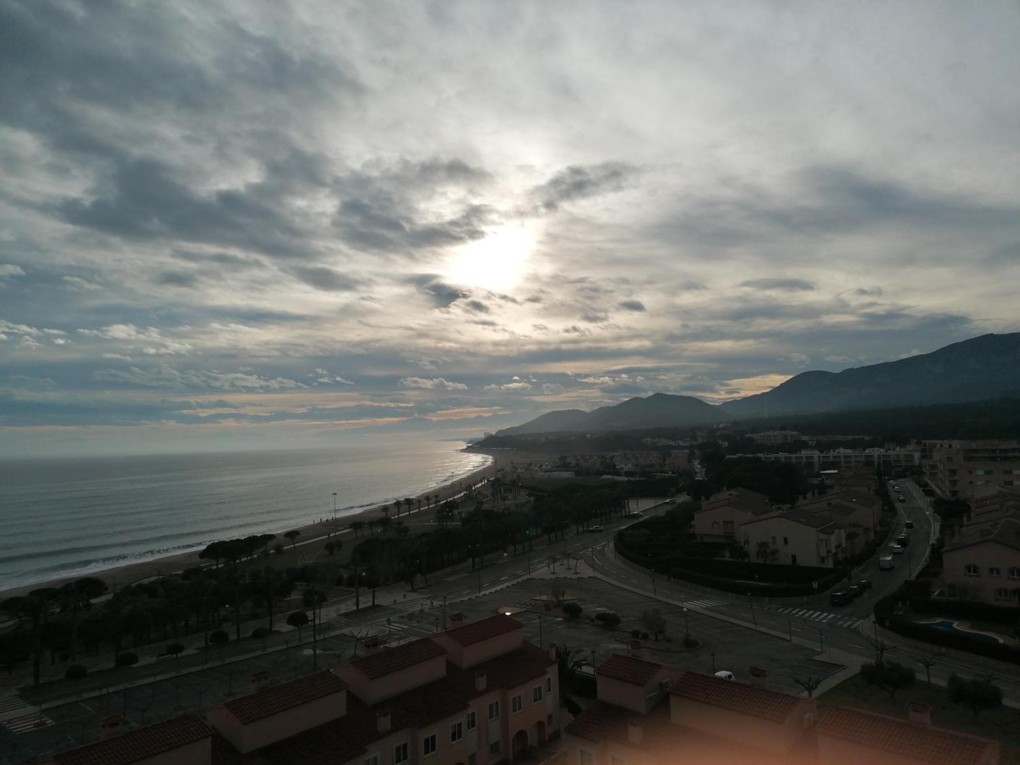 Apartamento Con Terraza, Vistas Playa Y Montana โอสปิตาเล็ต เด ลินฟันต์ ภายนอก รูปภาพ