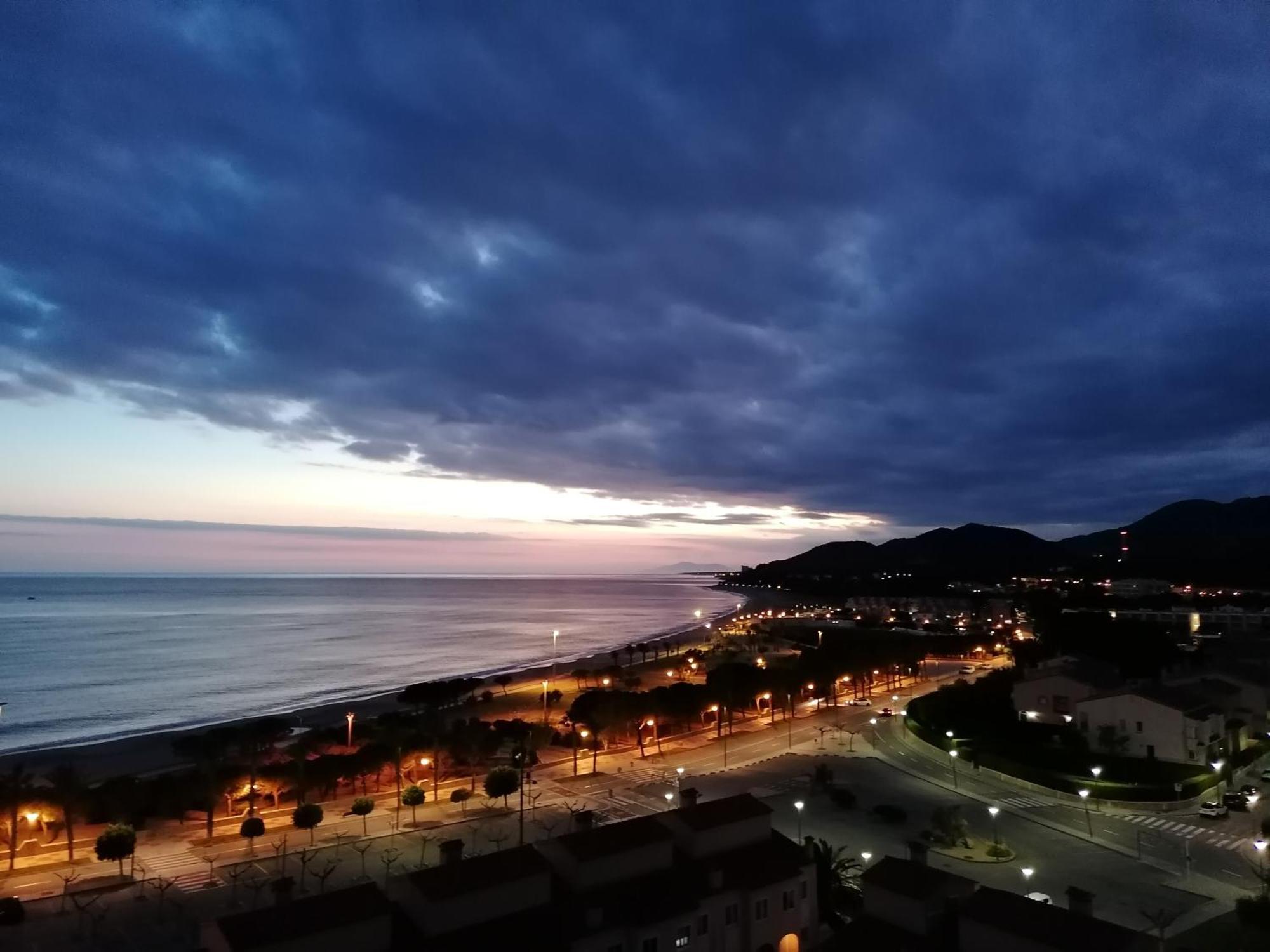 Apartamento Con Terraza, Vistas Playa Y Montana โอสปิตาเล็ต เด ลินฟันต์ ภายนอก รูปภาพ