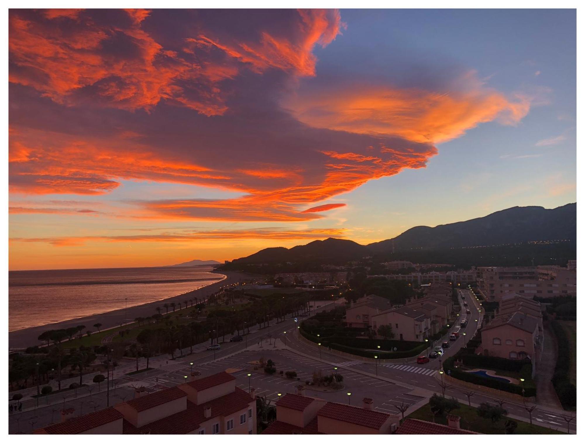Apartamento Con Terraza, Vistas Playa Y Montana โอสปิตาเล็ต เด ลินฟันต์ ภายนอก รูปภาพ