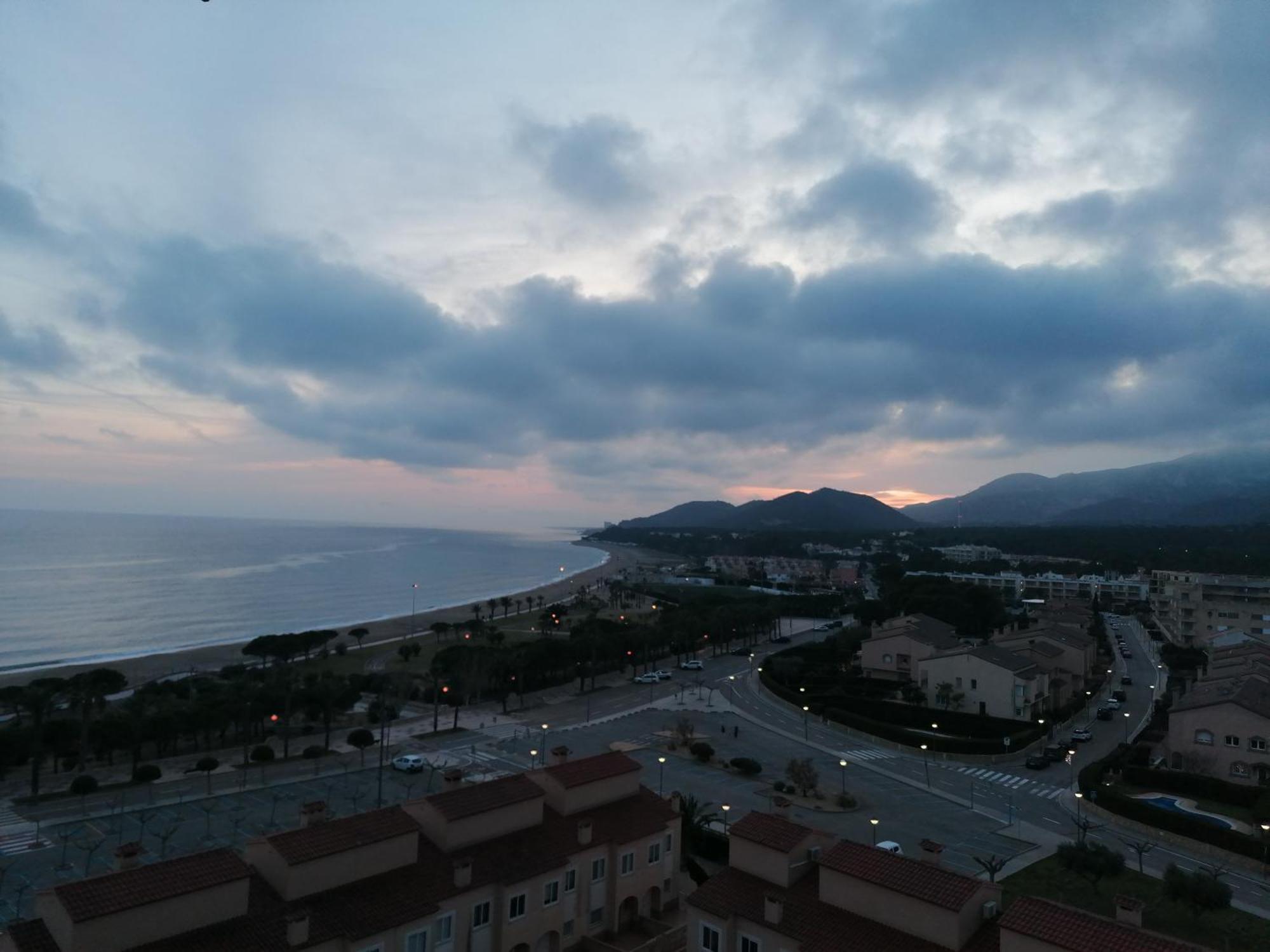 Apartamento Con Terraza, Vistas Playa Y Montana โอสปิตาเล็ต เด ลินฟันต์ ภายนอก รูปภาพ