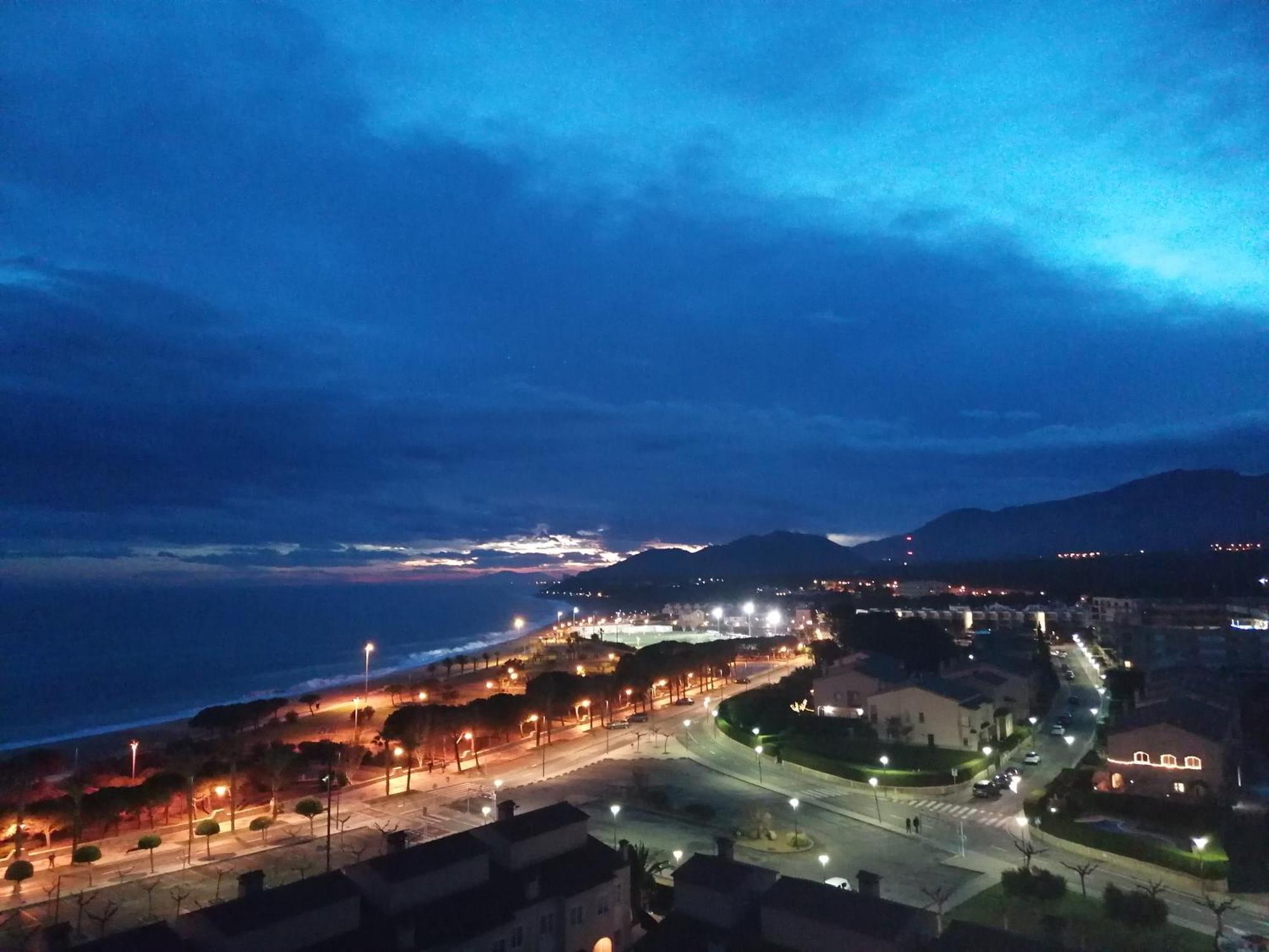 Apartamento Con Terraza, Vistas Playa Y Montana โอสปิตาเล็ต เด ลินฟันต์ ภายนอก รูปภาพ
